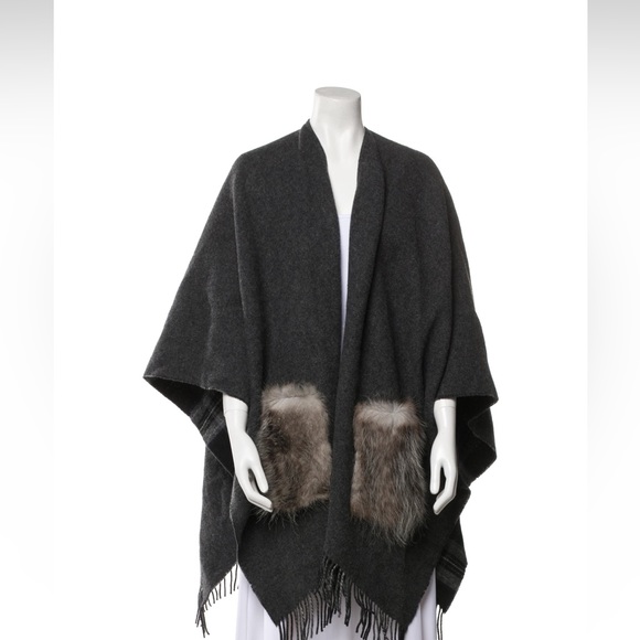 Weekend Max Mara Abissi fur pockets cape- poncho ❤️ - Picture 7 of 7